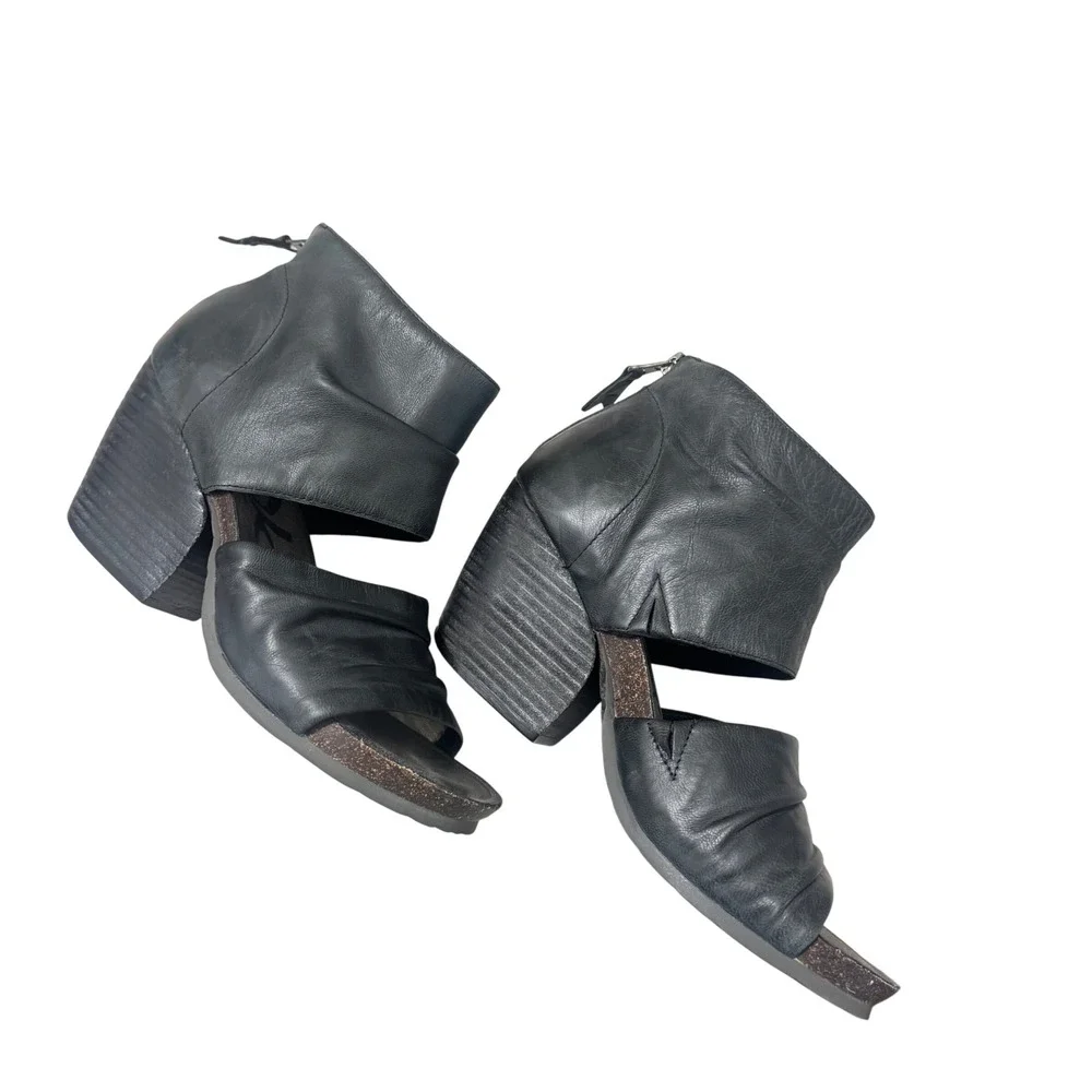 OTBT Patchouli Heeled Sandals‎ Women 9M Black Excellent Leather Open Toe Cutout